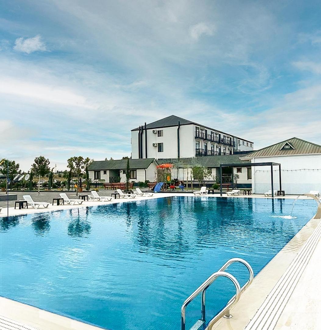 Karvan Hotel-Sanatorium Naftalan Exteriör bild